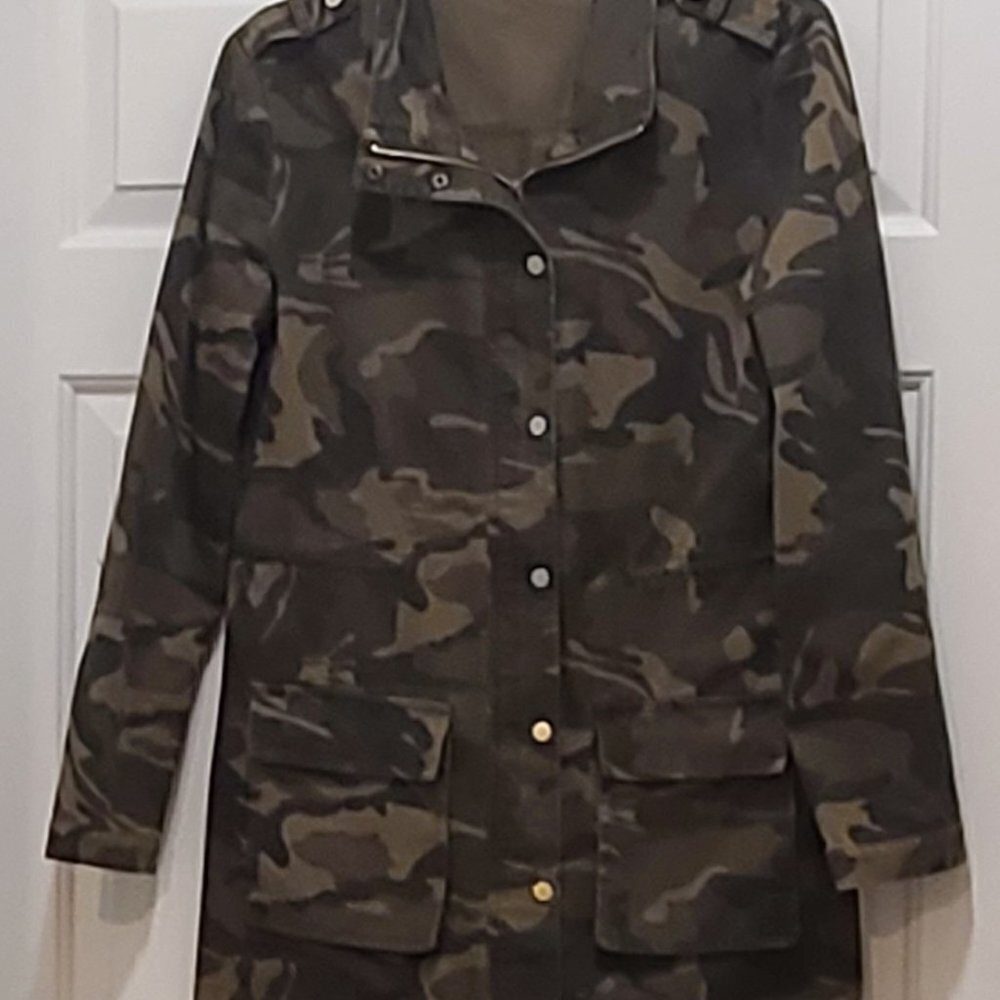 Dex Women's Green Camo Medium Size Light Weight Cargo Jacket
